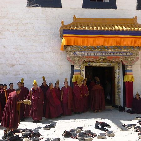 Overseas Tibetan Hotel Xiahe Exterior foto